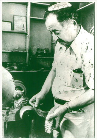 Meir Bar-Sheshet polishing a shofar